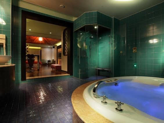 Royal Group Motel Wu Yin Branch Kaohsiung Extérieur photo
