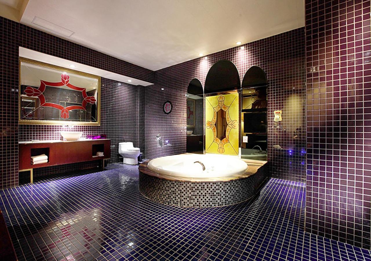 Royal Group Motel Wu Yin Branch Kaohsiung Extérieur photo